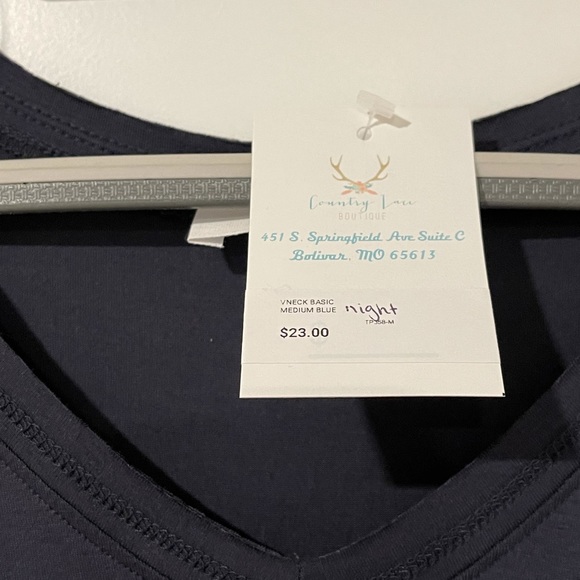 NWT Boutique Tee - Picture 1 of 2